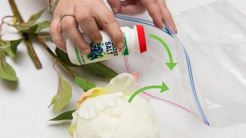 как чистить искусственные цветы