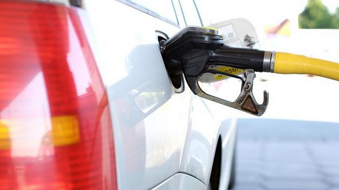 Шесть автокомпаний прекратят выпуск бензиновых машин