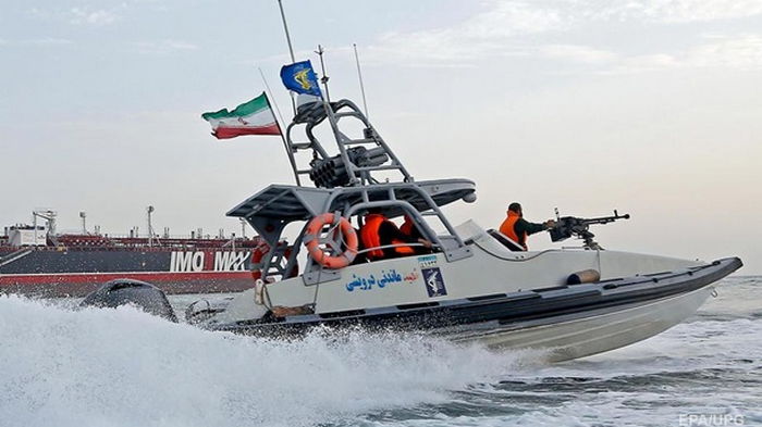 Иран задержал иностранное судно за контрабанду топлива