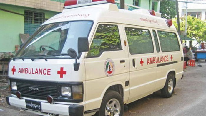 В Мьянме волна смыла в море людей, есть погибшие