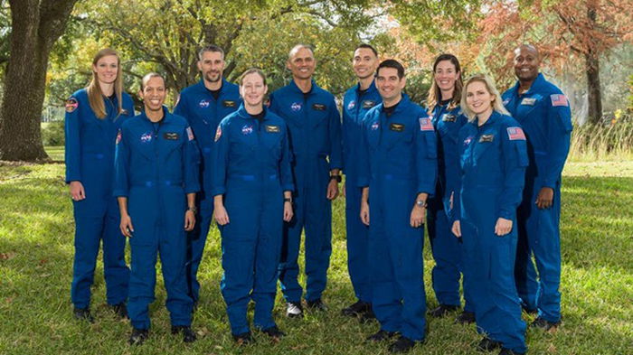 NASA выбрало кандидатов для полета на Луну