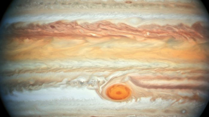Аппарат Юнона сделал снимки Юпитера крупным планом (фото)