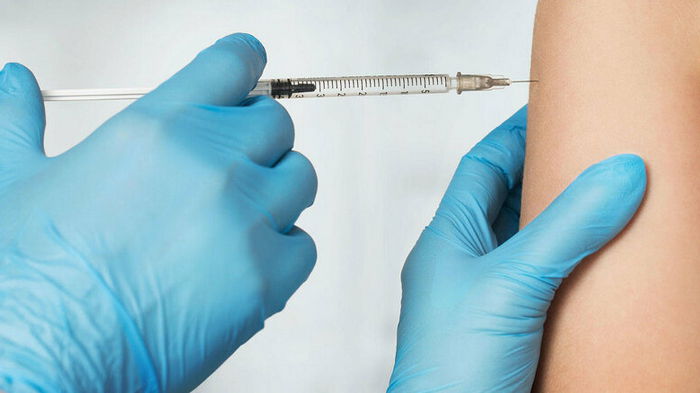 Германия ввела обязательную вакцинацию для медиков