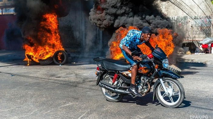 На Гаити более 40 человек погибли при взрыве автоцистерны