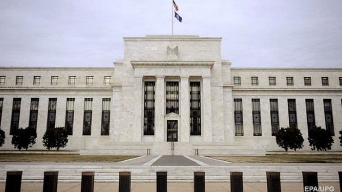 ФРС США сохранила базовую ставку и ухудшила прогноз по ВВП