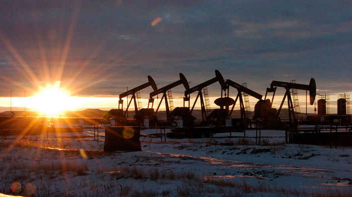 Нефть подешевела после роста цен накануне