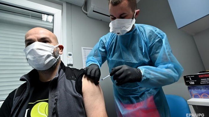 В Украине утроилось число COVID-прививок