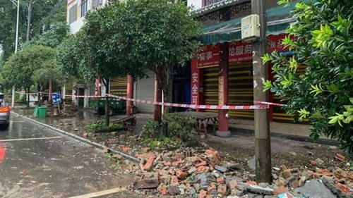 При землетрясении в Китае пострадали более 20 человек (видео)