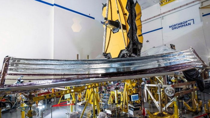 Космический телескоп Уэбба успешно развернул солнцезащитный экран: что будет дальше