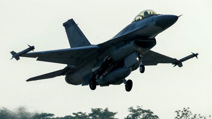 На Тайване пропал с радаров истребитель F-16