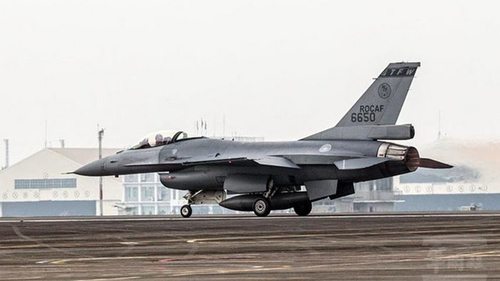 На Тайване нашли обломки истребителя F-16