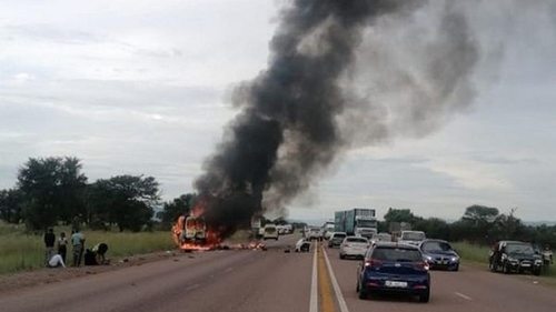 В ЮАР заживо сгорели 17 пассажиров автобуса