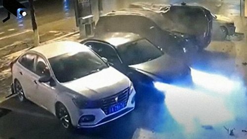 Курьезное ДТП произошло на парковке в Китае (видео)
