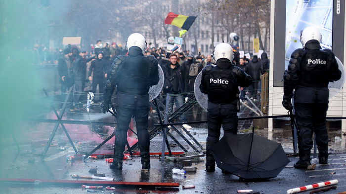 Протест из-за Covid-ограничений в Брюсселе: начались столкновения
