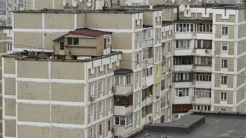 В Киеве снесут домик на крыше многоэтажки (фото)