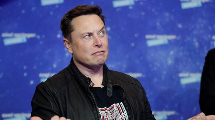 Маск за день обеднел на $24,5 млрд из-за падения акций Tesla