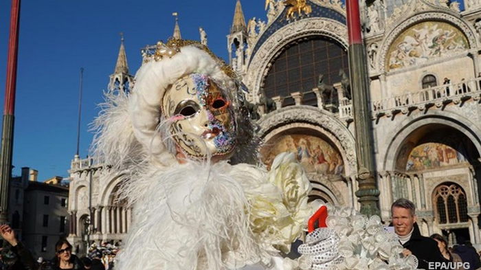 В Венеции проходит знаменитый карнавал (видео)