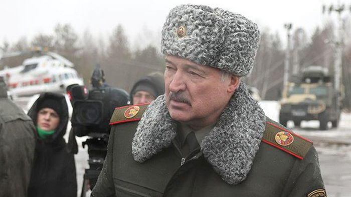 Лукашенко готов разместить в Беларуси сверхъядерное оружие
