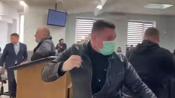 В Ровно произошла массовая драка в горсовете (видео)