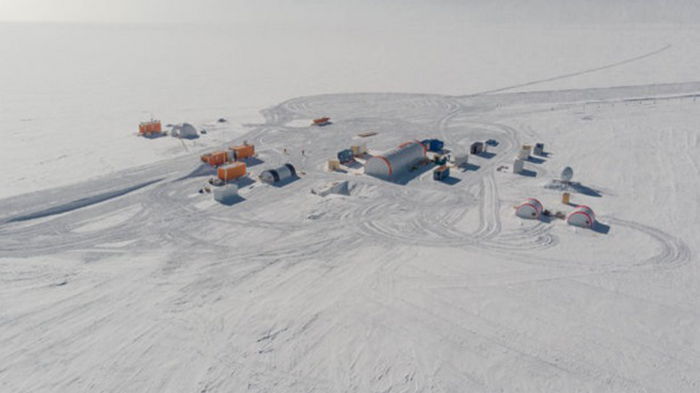 В Антарктиде добыли первые образцы древнего льда