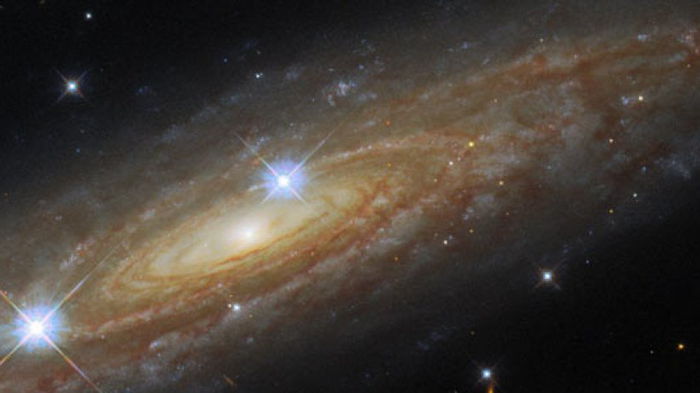 Очень близко к Млечному Пути. Телескоп Хаббл сделал поразительную фотографию спиральной галактики