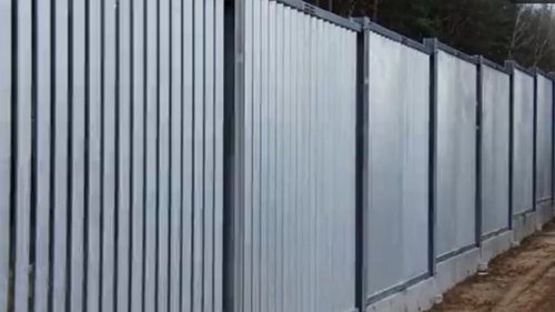 На границе с Беларусью Польша построила первые 50 км стены