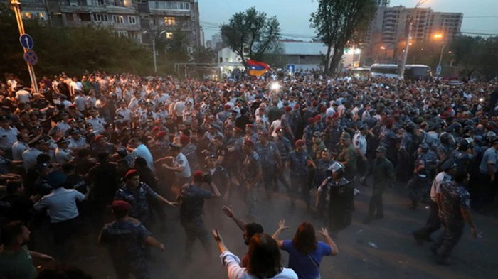 На акции протеста в Ереване пострадали 50 человек