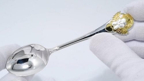 серебряная ложка на первый зубик
