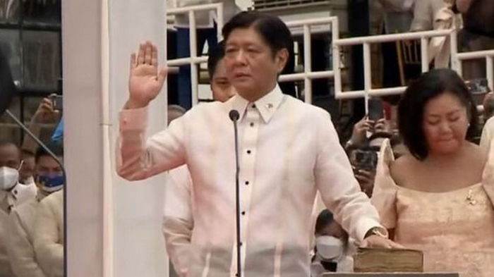 Сын диктатора принял присягу президента Филиппин