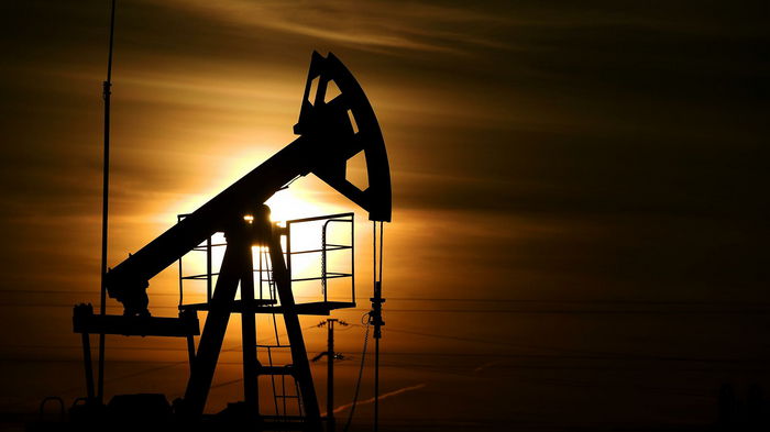 Нефть дешевеет в начале недели: что стало причиной