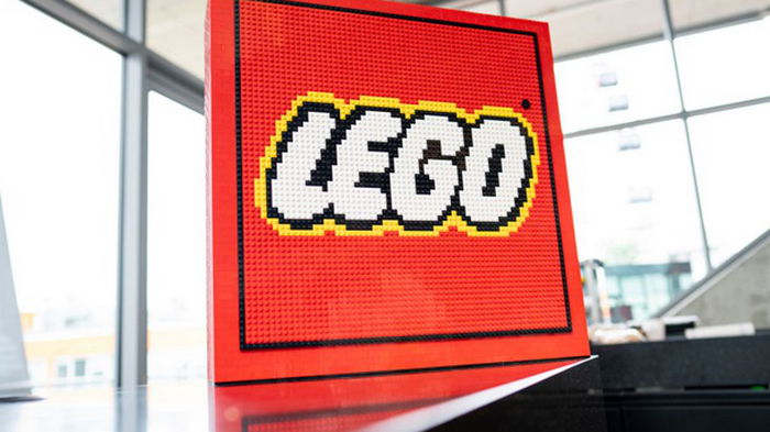 Lego прекращает деятельность в России