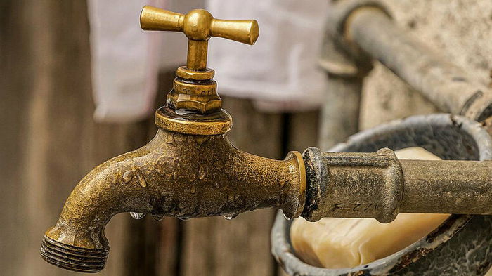 Во Франции более 100 муниципалитетов остались без питьевой воды