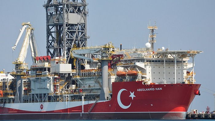 Турция отправила в Средиземноморье буровое судно