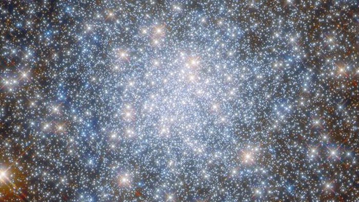 Космический телескоп «Хаббл» сфотографировал скопление из миллионов древних звезд