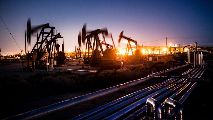 Цены на нефть опустились до критического для бюджета России уровня