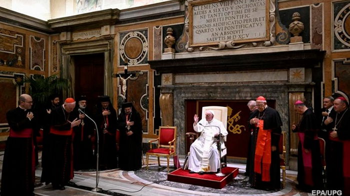 Папа Римский отреагировал на смерть королевы Великобритании