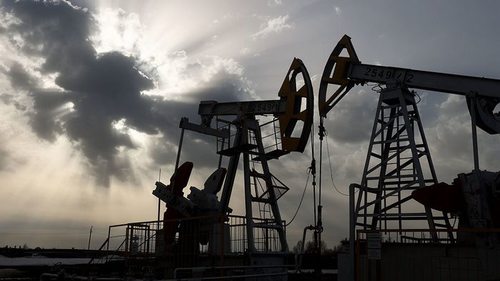 Цены на нефть начали падать после трехдневного роста
