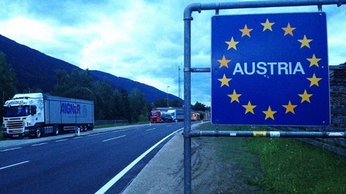 Австрия начинает проверки на границе со Словакией