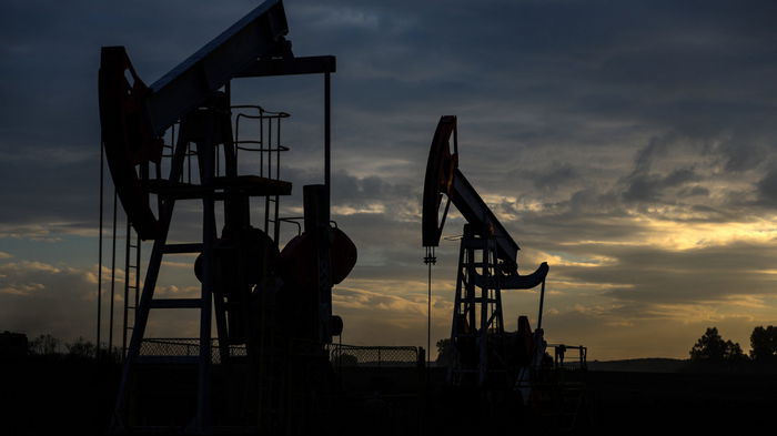 Цена на нефть упала до минимума за восемь месяцев