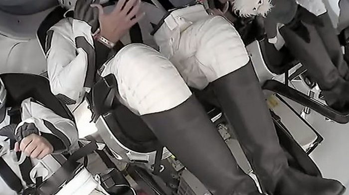 Астронавты NASA взяли с собой на орбиту куклу Эйнштейна, чтобы подтвердить его идею