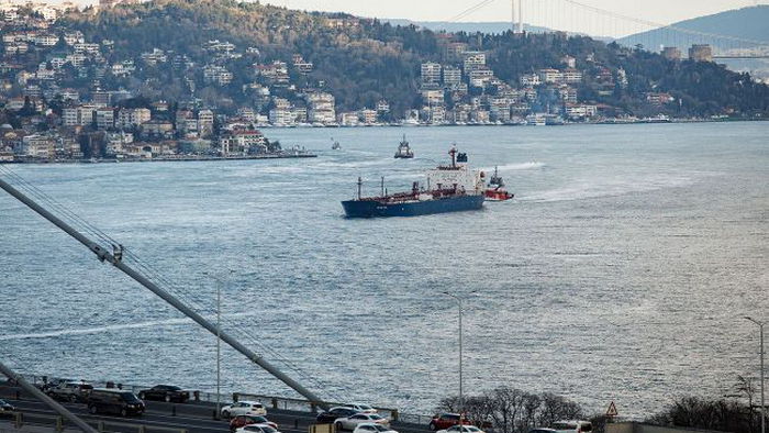 Босфорский пролив перекрыли из-за поломки судна, следовавшего в Россию