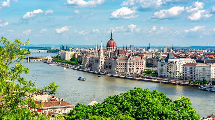 Как переехать и легализоваться в Венгрии
