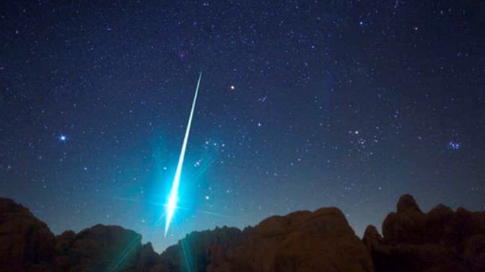 Таинственный минерал из метеоритов обнаружили на берегу Мертвого моря