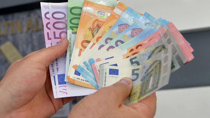 Украинцев предостерегают от покупки долларов в обменниках: как не стать жертвой мошенников