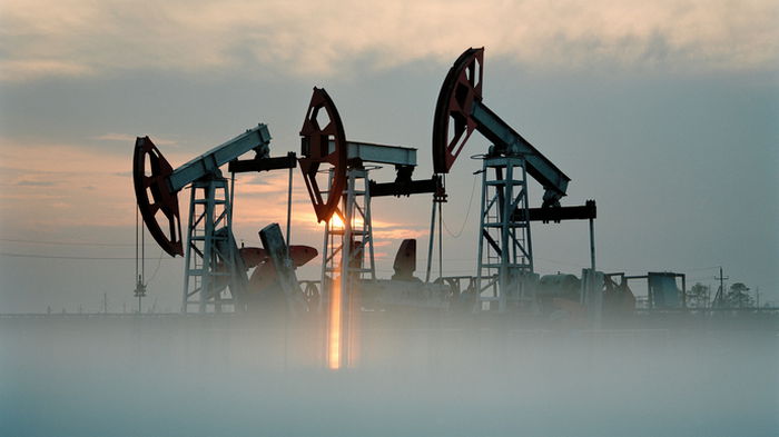 Нефть дешевеет из-за завышенного потолка на российское топливо