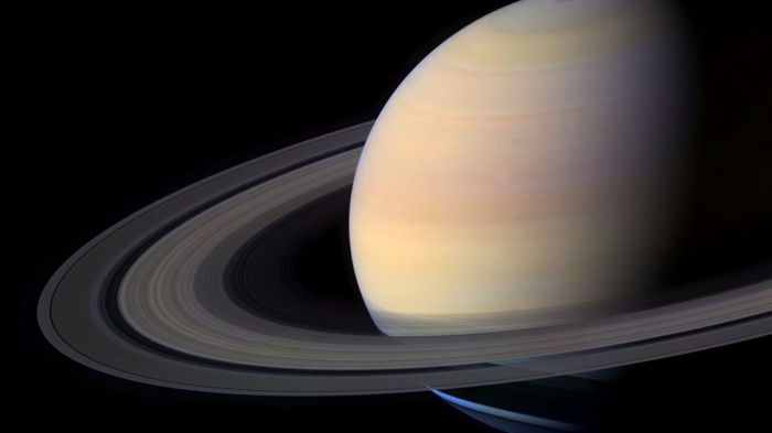 Кольцевая система Сатурна похожа на мини-солнечную систему, — ученые (видео)