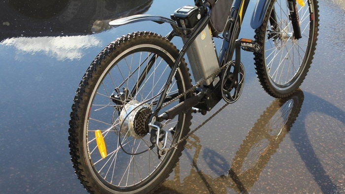 Використання електровелосипеда під час дощу: прості, але дієві правила