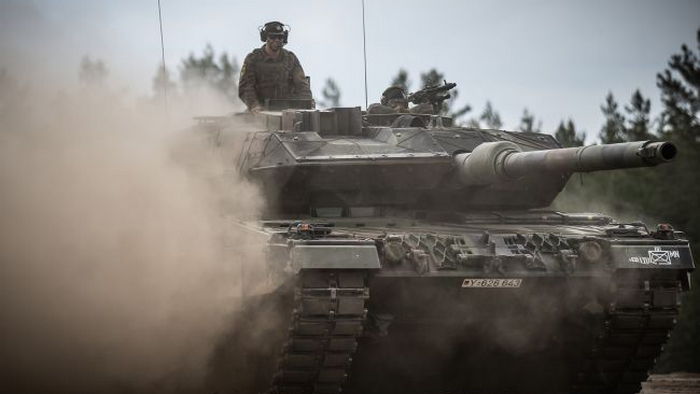 Германия начала передачу Чехии танков Leopard