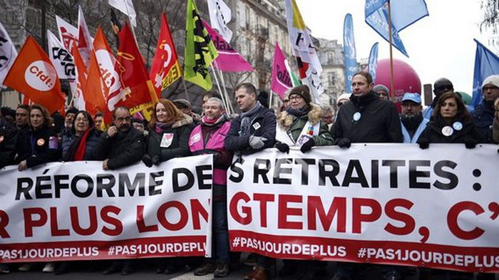 Во Франции общенациональная забастовка: протестуют против повышения пенсионного возраста