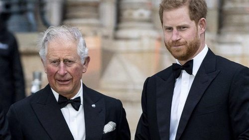 Чарльз III боится принца Гарри — СМИ